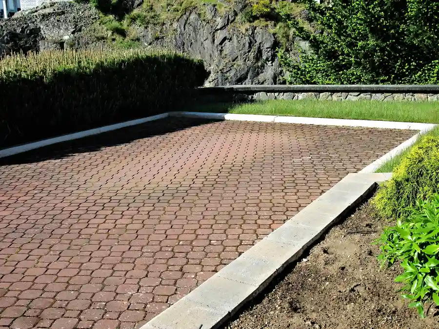 How To Blend Hardscape Features With Natural Elements in Johnson City, TN How To Blend Hardscape Features With Natural Elements in Johnson City, TN